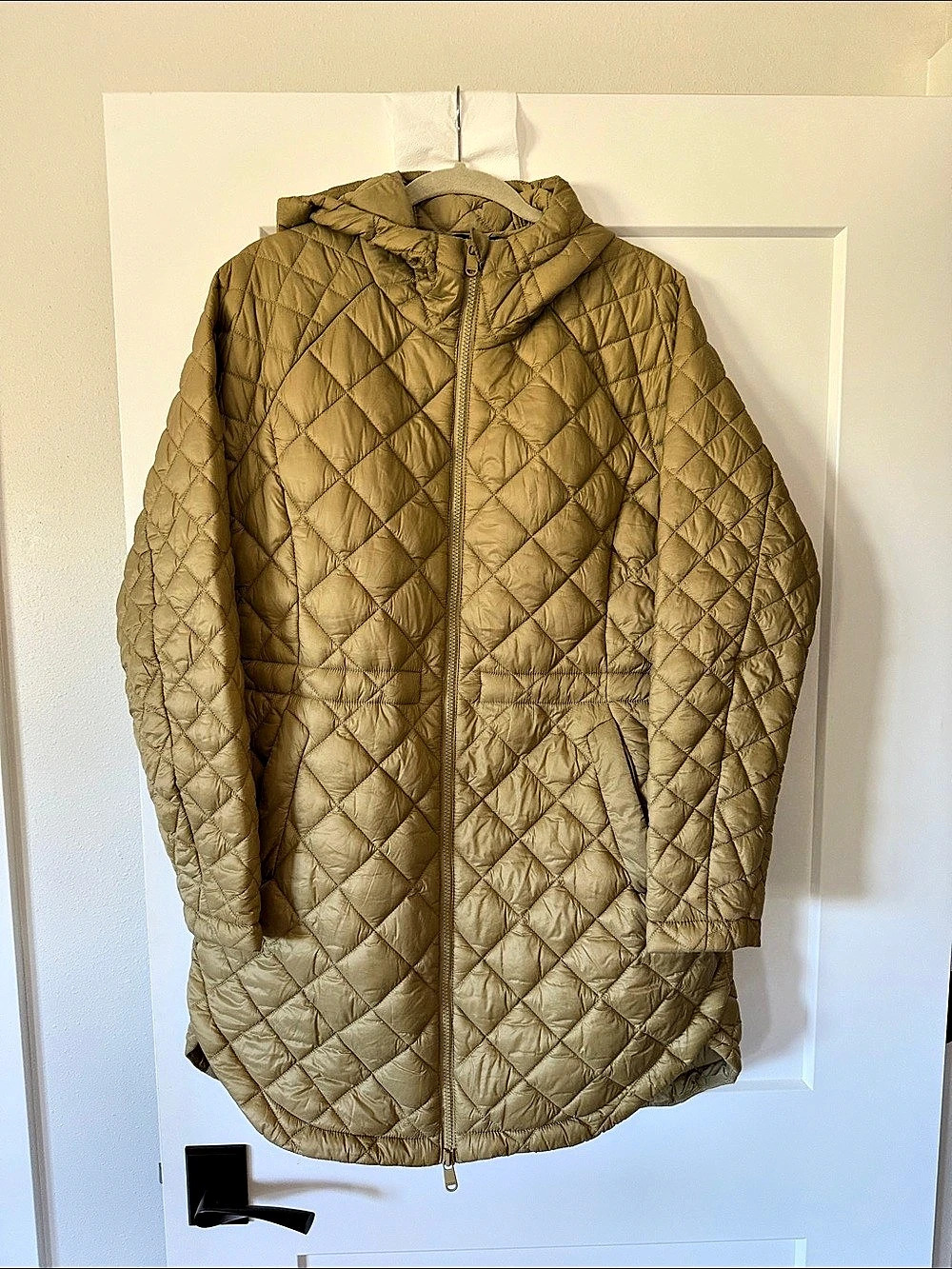 Athleta Downtown Jacket Quilted Hooded Tan Puffer Size Medium